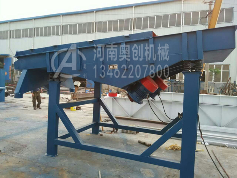 多功能砂石骨料分級(jí)專用直線振動(dòng)篩選機(jī)的組成結(jié)構(gòu)