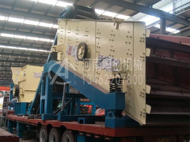 直線振動(dòng)篩利用振動(dòng)電機(jī)作為振動(dòng)源，物料被拋在篩上并沿直線前進(jìn)