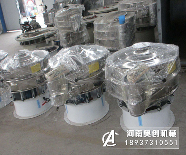 圓形振動篩在篩分和分類過程中可以實現(xiàn)更高的效率和更長的使用壽命