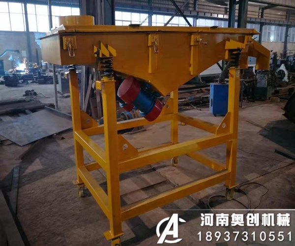 珍珠巖直線震動(dòng)篩分機(jī)如何選擇型號(hào)和目數(shù)吶？