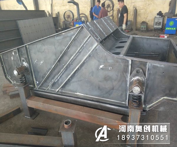 一小時(shí)生產(chǎn)100噸的洗砂生產(chǎn)線(xiàn)一般使用多少型號(hào)的振動(dòng)脫水篩？