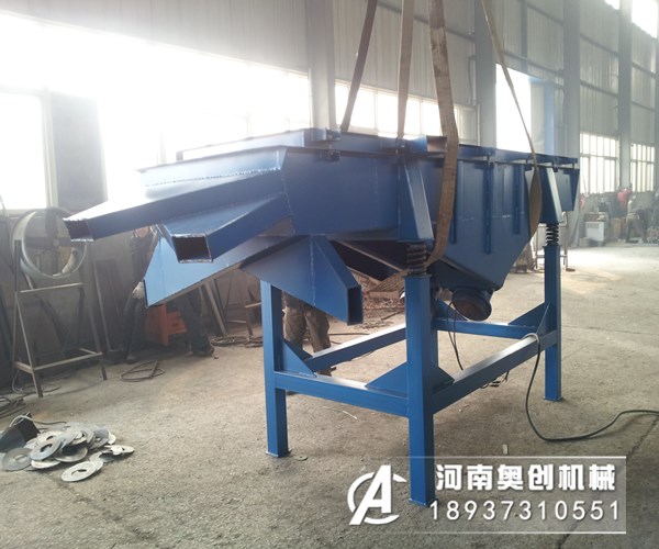 影響直線振動篩篩分效率的有哪些原因？