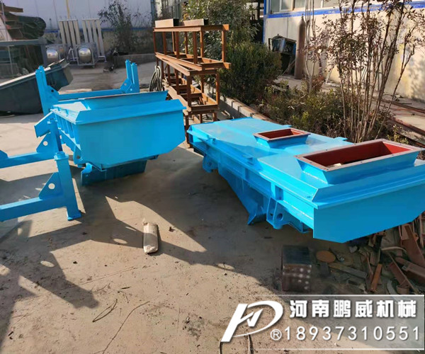 直線振動(dòng)篩出現(xiàn)和正常抖動(dòng)不同的頻率是什么原因？